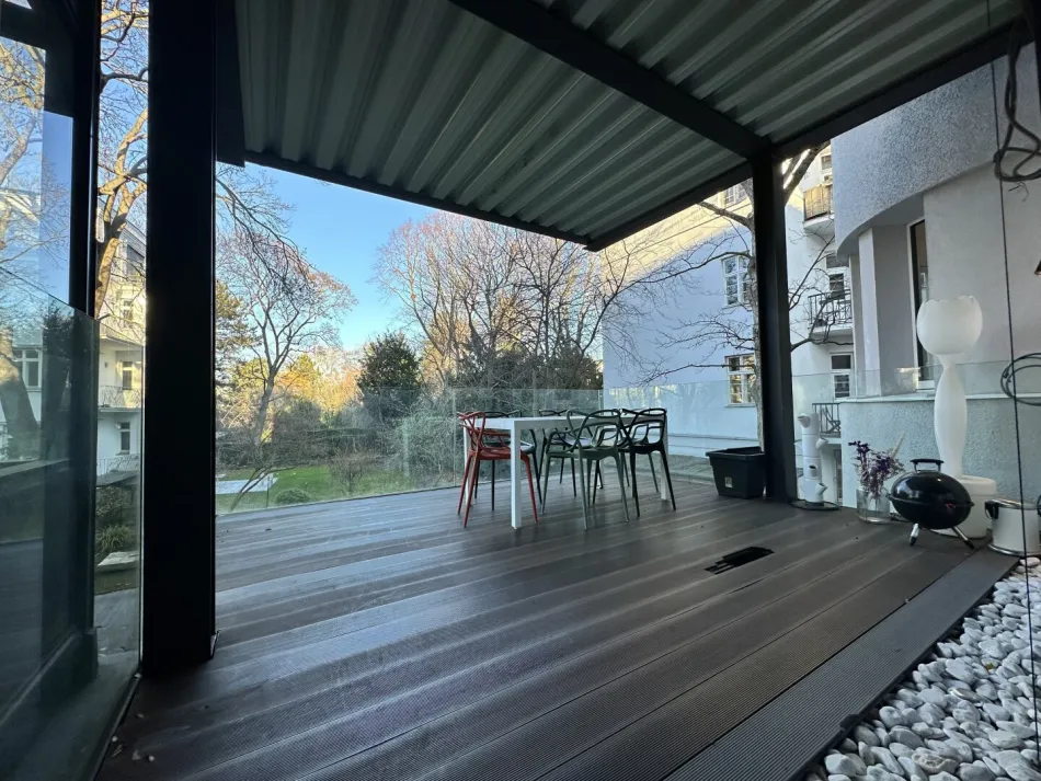 STILVOLLES WOHNEN IN DER VILLENGEGEND: Moderne Wohnung mit Gartenblick - Titelbild