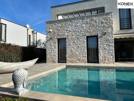 Luxusvilla in Poreč – Moderne Architektur, hochwertige Ausstattung & Pool