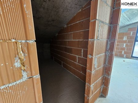 Modernes Apartment in Poreč – 82 m², 2. Obergeschoss, nur 1,5 km vom Meer entfernt