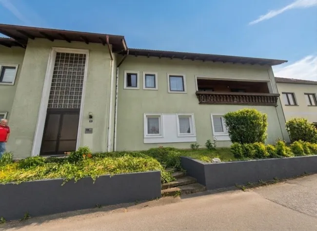 Großzügige Wohnung mit 510m² Garten, Balkonen und Carport nahe St. Pölten - Westbahnanbindung - Titelbild