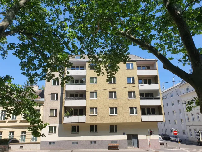 PREISWERT - Top SANIERTE sonnige 4 Zimmer Wohnung mit Loggia, Klima & Parkblick - Titelbild