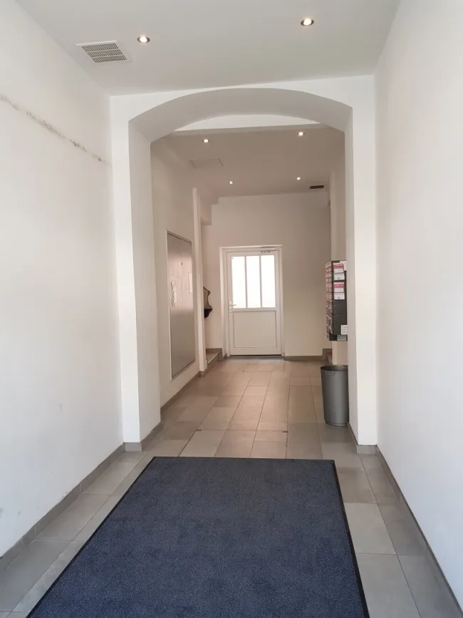 Unbefristet vermietete Wohnung im sanierten Altbau mit Lift - nähe Elterleinplatz - Bild