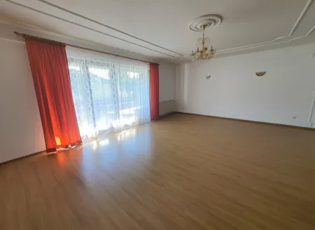 Großzügige Haushälfte mit Garten, Balkonen, Garage und Carports nahe St. Pölten