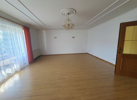 Großzügige Haushälfte mit Garten, Balkonen, Garage und Carports nahe St. Pölten