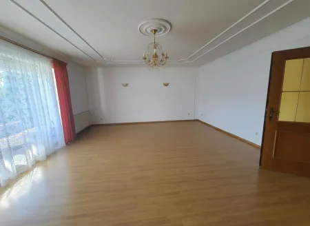 Großzügige Haushälfte mit Garten, Balkonen, Garage und Carports nahe St. Pölten