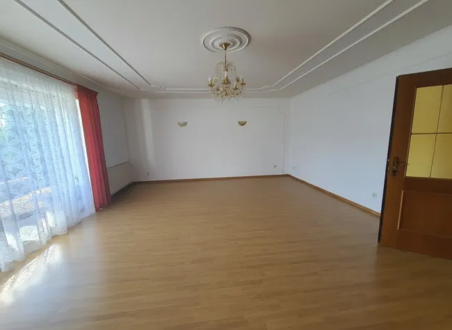 Großzügige Haushälfte mit Garten, Balkonen, Garage und Carports nahe St. Pölten - Titelbild