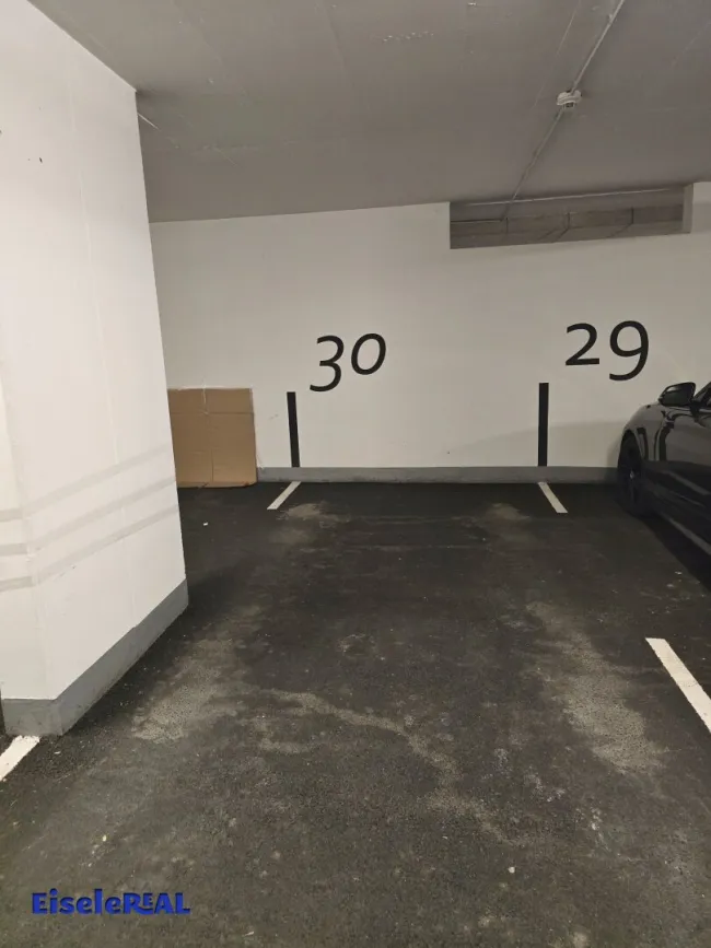 hochwertige 2 Zimmer Wohnung - Balkon - zzgl. Garage - Bild