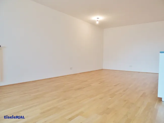 hochwertige 2 Zimmer Wohnung - Balkon - zzgl. Garage - Bild