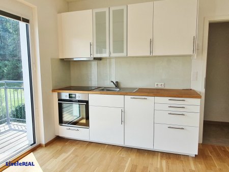 vermietete 2 Zimmer- Balkon - Parkplatz