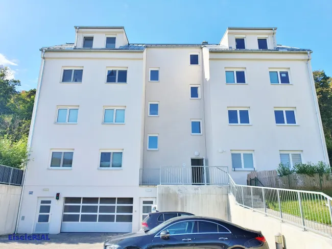 vermietete 2 Zimmer- Balkon - Parkplatz - Titelbild