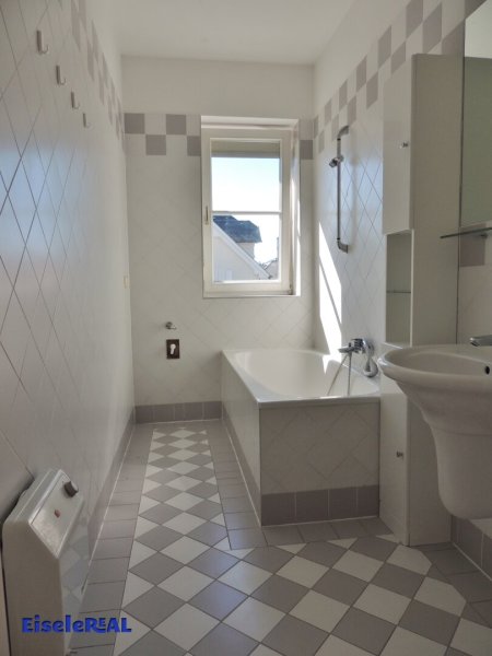 Investieren und Kassieren bis 2028! Terrassenwohnung in 1230 Wien !!!