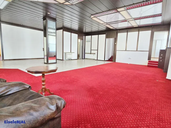 große Auslagen - 190m² - Büro - Bild