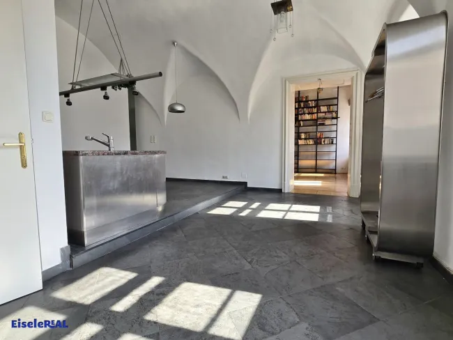 Tolle Lage – eigenwillige 3 Zimmer Altbau Wohnung für 1-2 Personen - Bild