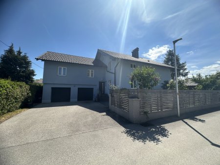 Mehrfamilienhaus in Gmunden mit großem Garten, Balkon, 2 Garagen – ca.180m²,und ca.9,5 Zimmer!