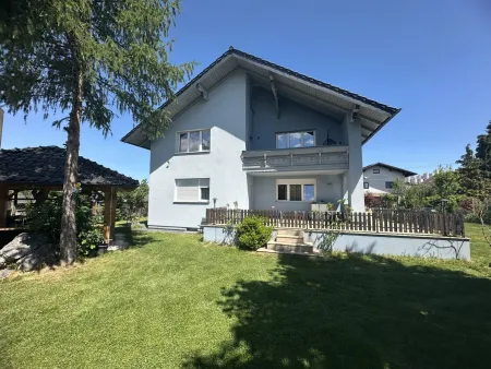 Mehrfamilienhaus in Gmunden mit großem Garten, Balkon, 2 Garagen – ca.180m²,und ca.9,5 Zimmer!