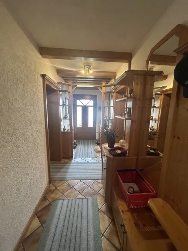 Romantisches Mehrfamilienhaus in Ottnang, 6,5 Zimmer, Garten, Garage, Terrasse – ideal für Familien ! - Bild