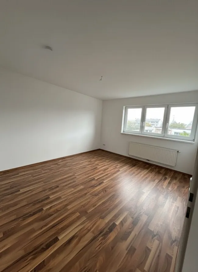 Traumhafte Dachgeschoßwohnung in Lenzing - 151 m² + 24m² Atrium, 4 Zimmer, Balkon & Garage! - Bild