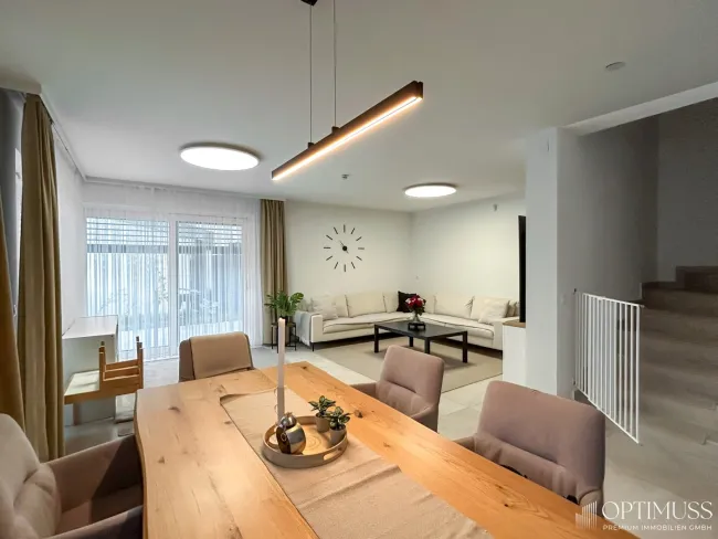 Moderne Doppelhaushälfte mit Terrasse, Pool , Garten & hochwertiger Ausstattung - Exklusives Wohnen in Gerasdorf ! - Bild