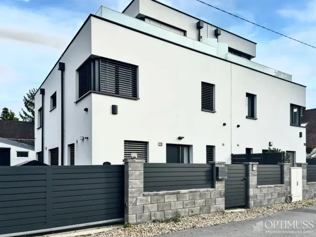 Moderne Doppelhaushälfte mit Terrasse, Pool , Garten & hochwertiger Ausstattung - Exklusives Wohnen in Gerasdorf ! - Titelbild