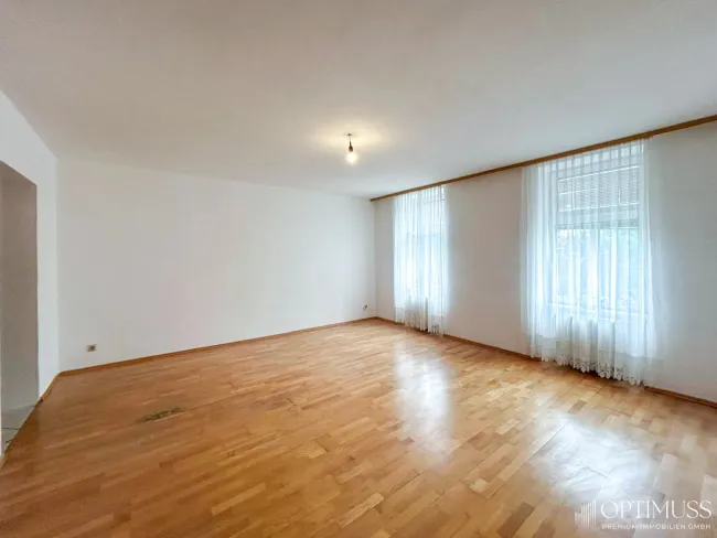 Hot Angebot!!! Gut aufgeteilte sanierungsbedürftige Wohnung mit dem Autostellplatz im Hof und attraktiver Lage des 10. Bezirk Wien! - Bild