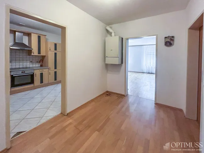 Hot Angebot!!! Gut aufgeteilte sanierungsbedürftige Wohnung mit dem Autostellplatz im Hof und attraktiver Lage des 10. Bezirk Wien! - Bild