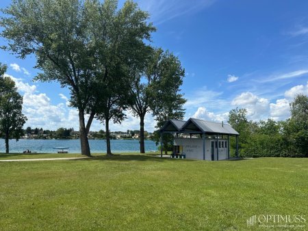 Feriendomizil in bevorzugter Lage am Neufelder See: schattiger Garten, Ruhe, privater Strandzugang