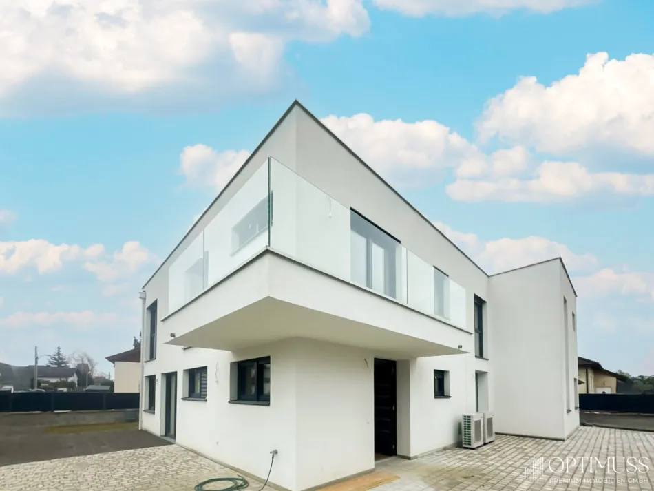 Exklusive Doppelhaushälfte in zentraler Ruhelage von Strasshof an der Nordbahn mit Eigengarten, Terrasse & perfekter Raumaufteilung!! - Titelbild