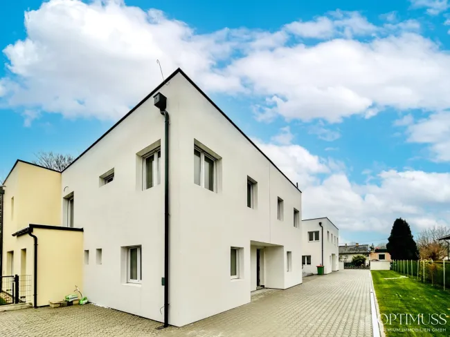 Super-Frühlingsangebot!!! Ihr Wohlfühl-Zuhause: Lichtdurchflutete 5-Zimmer-Doppelhaushälfte mit Garten und zwei Parkplätze! - Bild