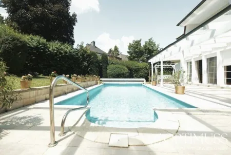 Ist es Ihr Wohntraum? Luxuriöse Familienvilla in Weidling ,mit Traumgarten,Schwimmpool, und Einfriedung wartet auf Sie!