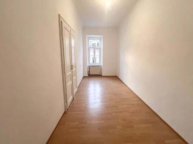 Großzügige 3-Zimmer Wohnung mit Balkon in St. Leonhard, Graz - Bild
