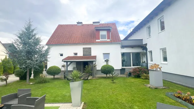 Einzigartige Kombination: Traumhaftes Einfamilienhaus mit Pool & Garten sowie Zinshaus mit 4 Wohnungen - Bild