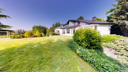 Exklusive Architektenvilla zur Miete: Weitblick und absolute Ruhe