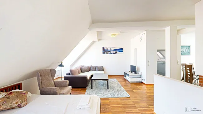 Helle und geräumige Maisonettewohnung mit Terrasse - Titelbild