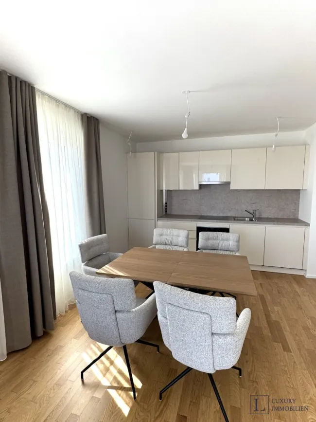 *Erstbezug* Helle 3-Zimmer-Wohnung mit Möbeln in einem modernen Wohnkomplex - Titelbild