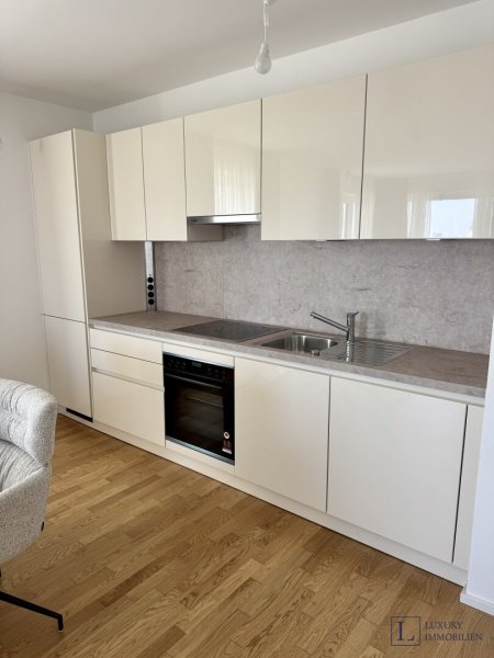*Erstbezug* Helle 3-Zimmer-Wohnung mit Möbeln in einem modernen Wohnkomplex
