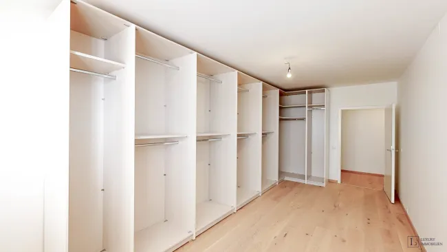 Großzügige, sanierte 3,5-Zimmer-Wohnung mit perfekter Infrastruktur und durchdachtem Grundriss - Bild