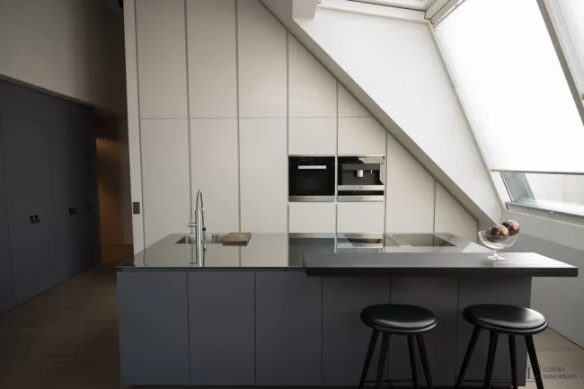 Pack your bags and move in // Ikonisches Design trifft Wiener Spitzenlage // Luxus-Penthouse auf höchstem Niveau - Titelbild