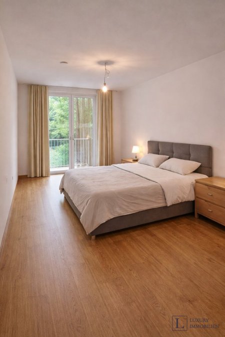 Charmante Wohnung mit Balkon und Blick auf den grünen Park