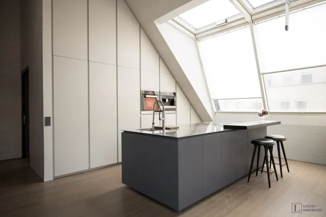 Ikonisches Design trifft Wiener Spitzenlage // Pack your bags and move in // Luxus-Penthouse auf höchstem Niveau - Titelbild