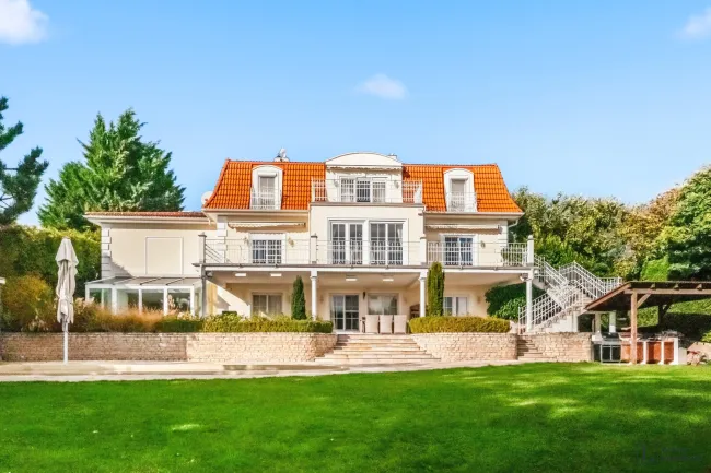 Exklusive klassische Villa mit Panoramablick in Klosterneuburg - Titelbild