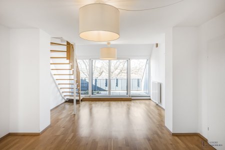 Helles Loft mit Dachterrasse im Herzen von Groß-Enzersdorf