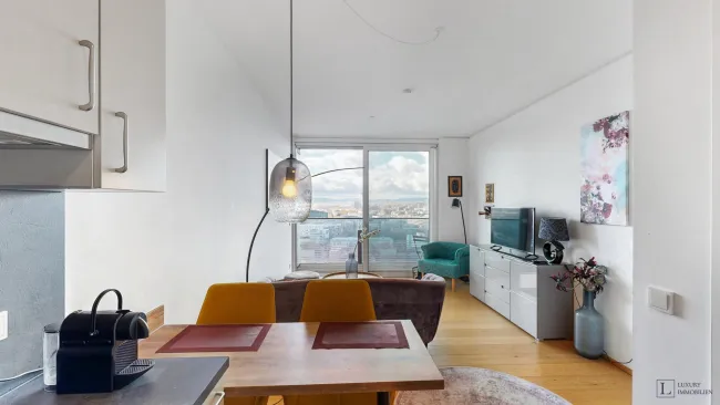 Vollmöblierte 2-Zimmer-Wohnung im „TrIIIple“ mit Loggia - Bild