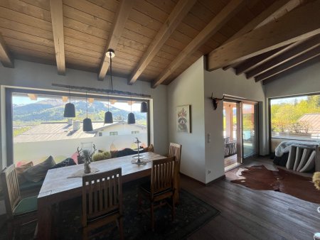 Exklusive Dachgeschosswohnung mit Sonnenterrasse und herrlichem Bergblick