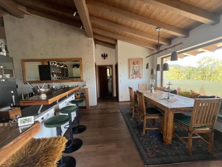 Exklusive Dachgeschosswohnung mit Sonnenterrasse und herrlichem Bergblick
