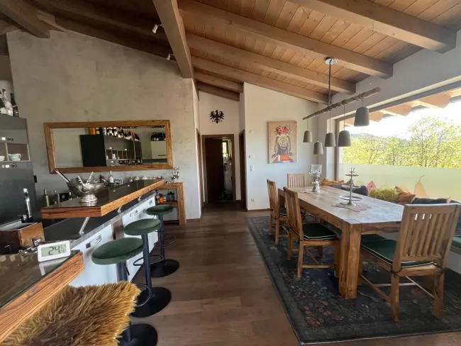 Exklusive Dachgeschosswohnung mit Sonnenterrasse und herrlichem Bergblick - Bild