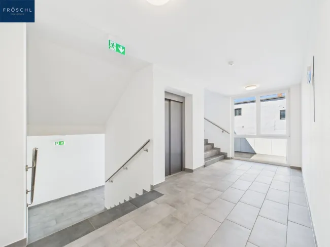 Ansicht Aufzug und Stiegenhaus OG 1