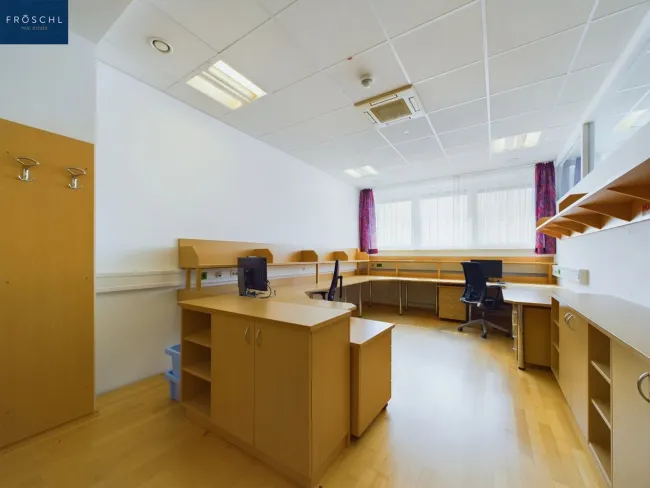 Büro Divers - Hauptgebäude - Pic 1