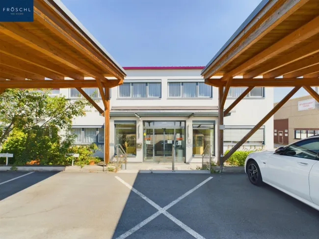 Ansicht Haupteingang - Bürogebäude
