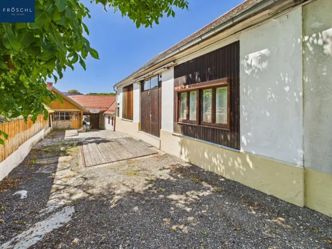 Ansicht Zufahrt u. ehem. Turnhalle