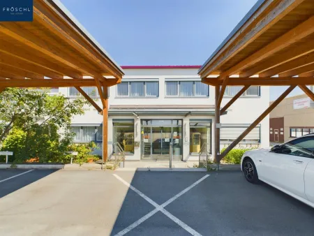 Ansicht Haupteingang - Bürogebäude
